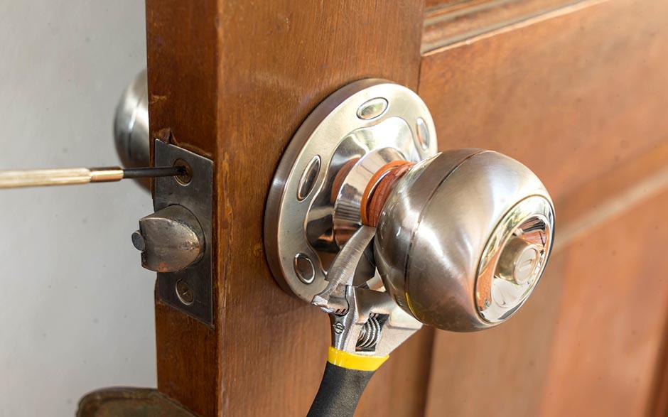  porte claquée serrurier Chavenay