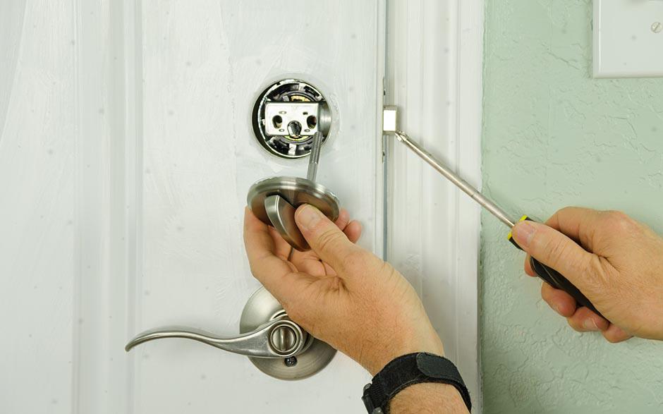  porte claquée serrurier Chavenay